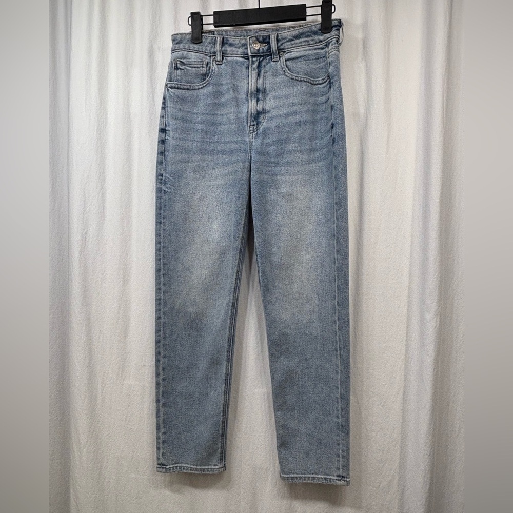 American Eagle Mom Straight Jean High Rise Light Blue Denim Jeans Size 2 Short
